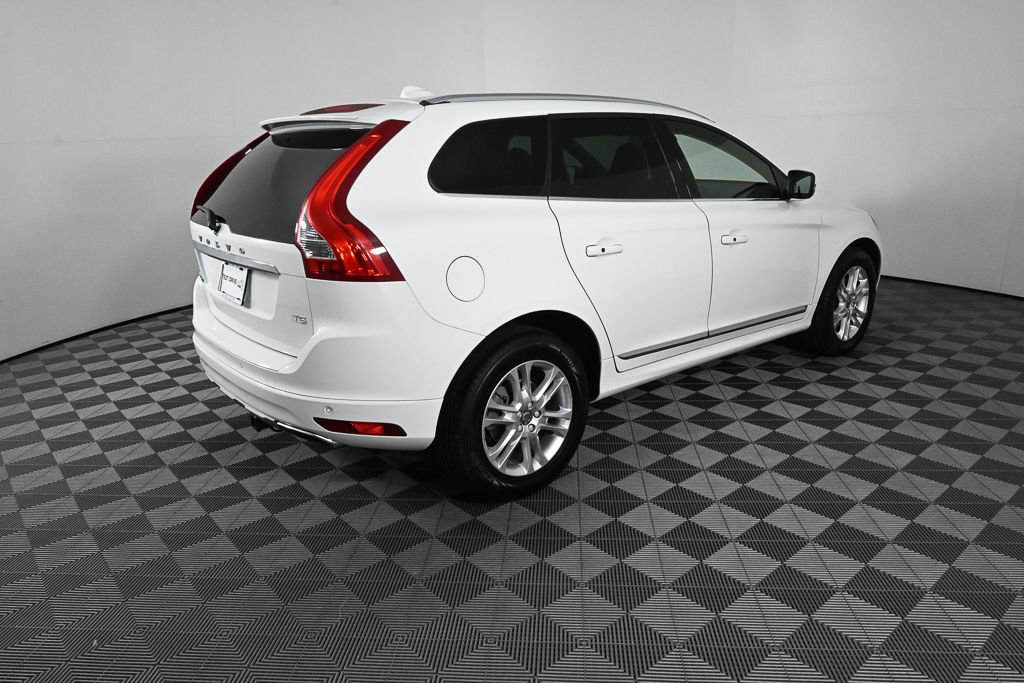 Used 2016 Volvo XC60 T5 Premier w/ Proximity Package FWD image 24