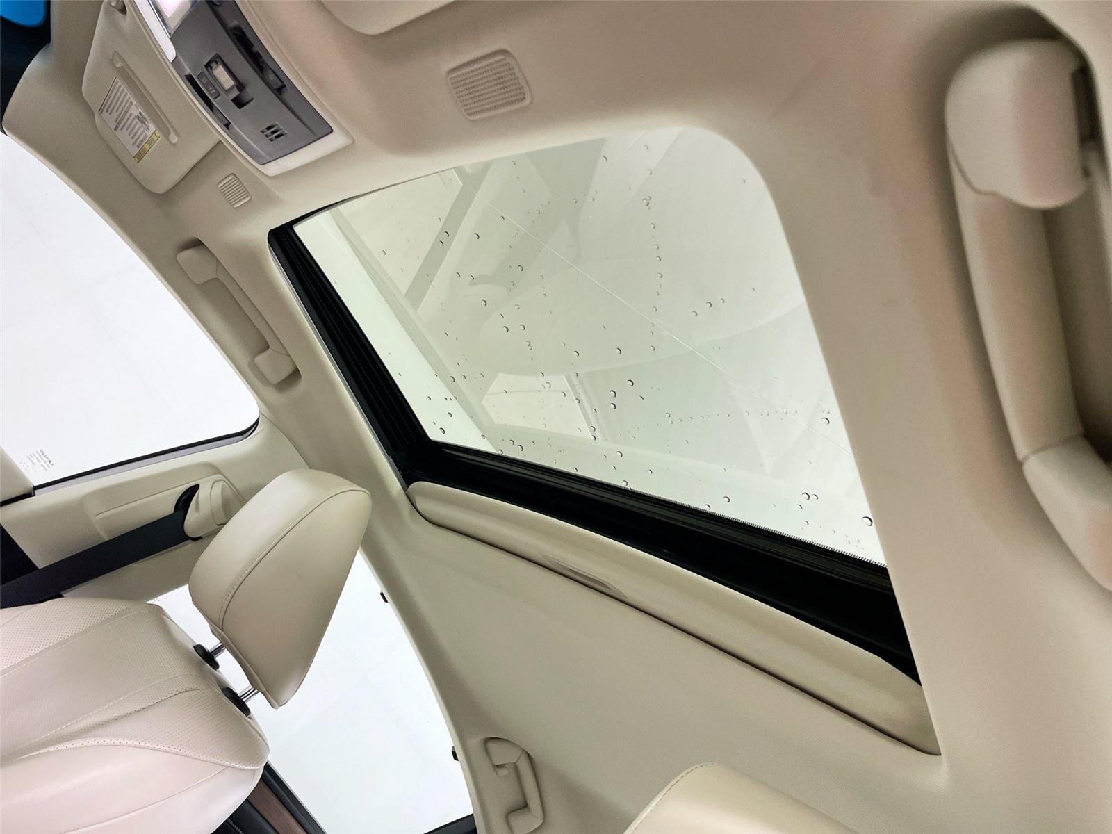 Used 2024 Lexus ES 300h Ultra Luxury w/ Accessory Package (Z1) FWD image 17