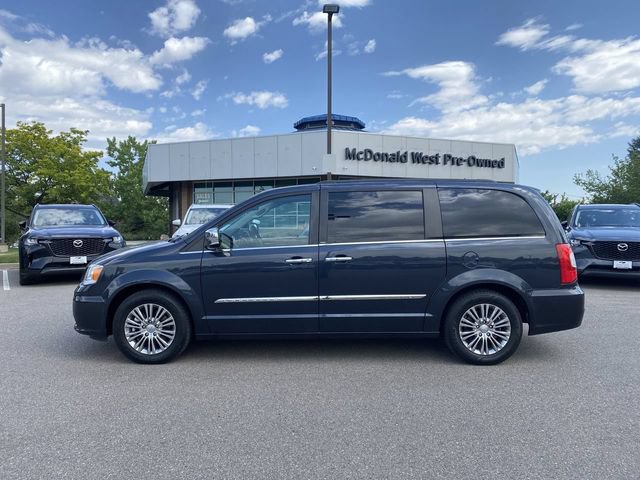 Used 2014 Chrysler Town & Country Touring-L w/ Driver Convenience Group FWD image 2