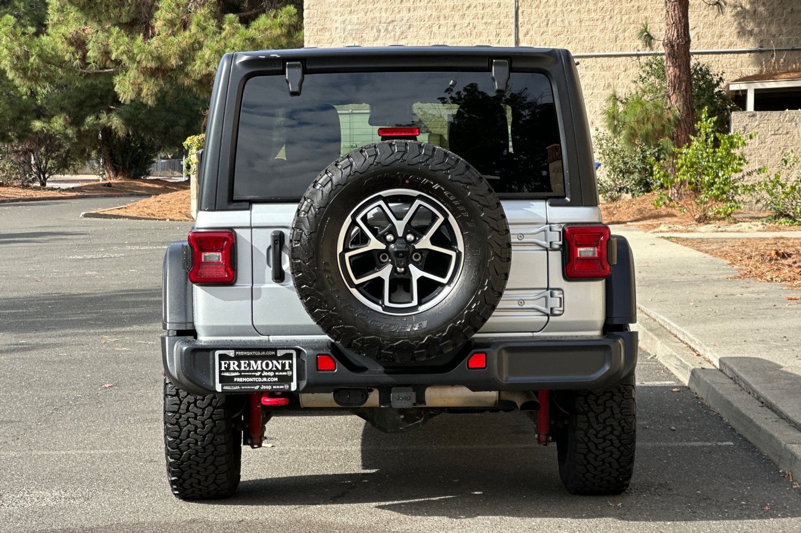 Used 2024 Jeep Wrangler Unlimited Rubicon AWD/4WD image 4