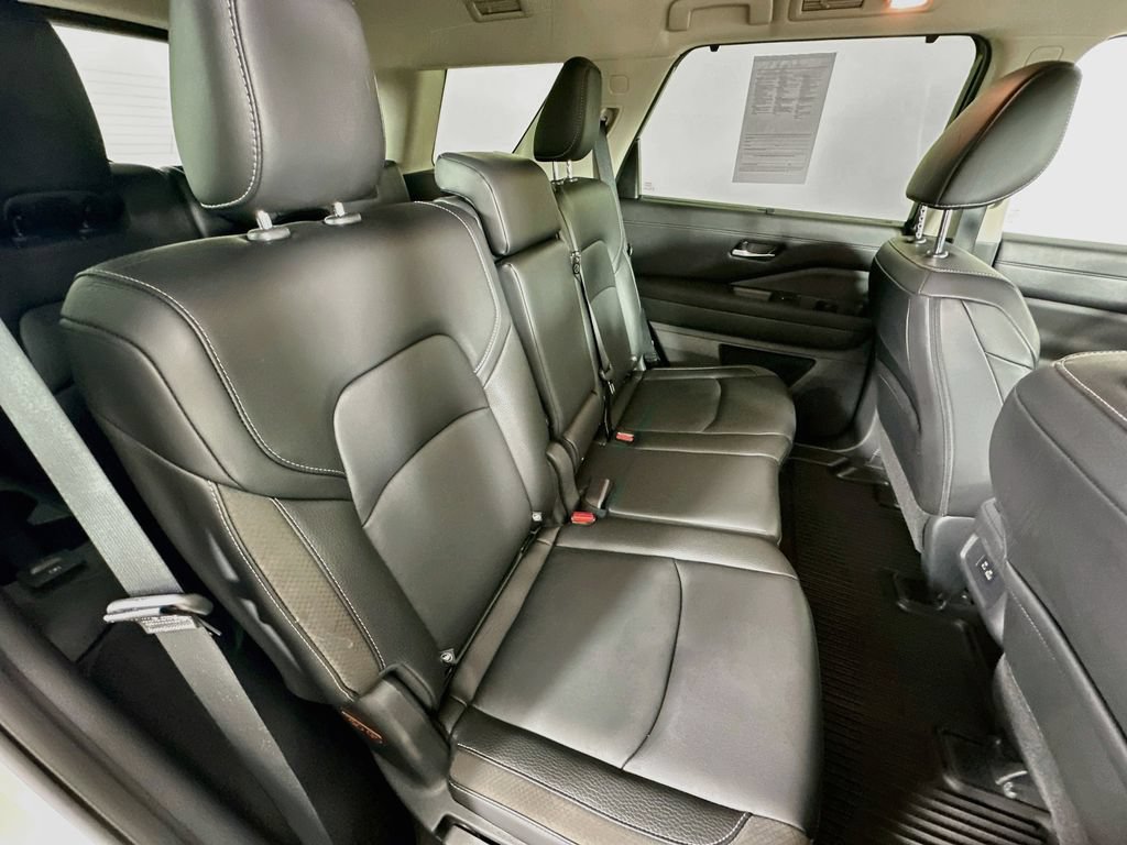 Used 2024 Nissan Pathfinder SL AWD/4WD image 33