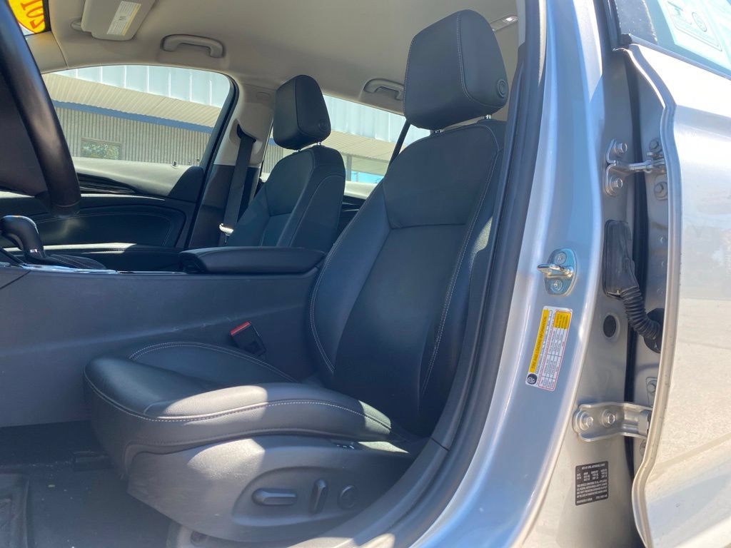 Used 2018 Buick Regal Essence w/ Driver Confidence Package #1 AWD/4WD image 15