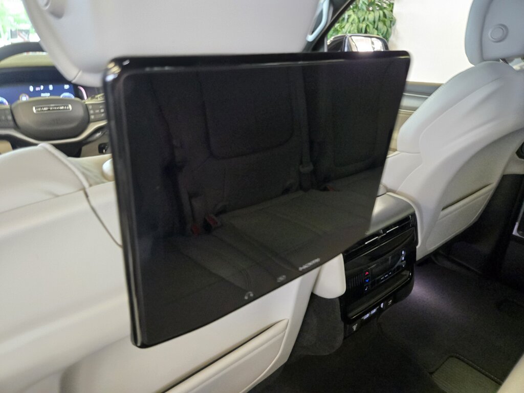 New 2026 Jeep Grand Wagoneer Limited AWD/4WD image 10