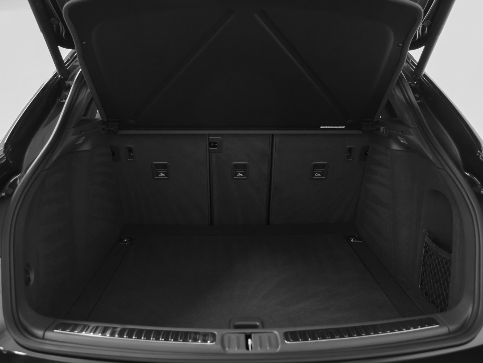 Used 2025 Porsche Macan image 17