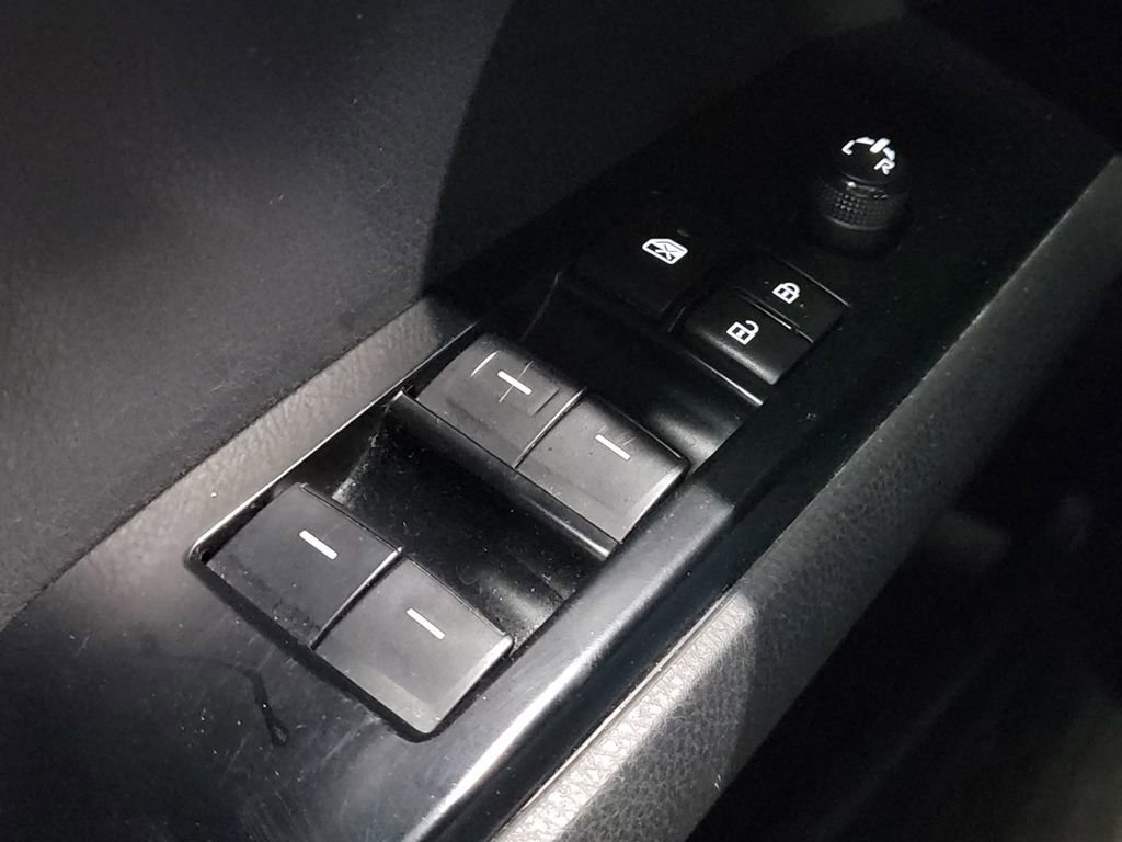 Used 2025 Toyota Camry SE FWD image 20