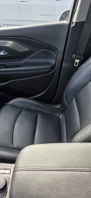 Used 2024 GMC Terrain SLT image 25