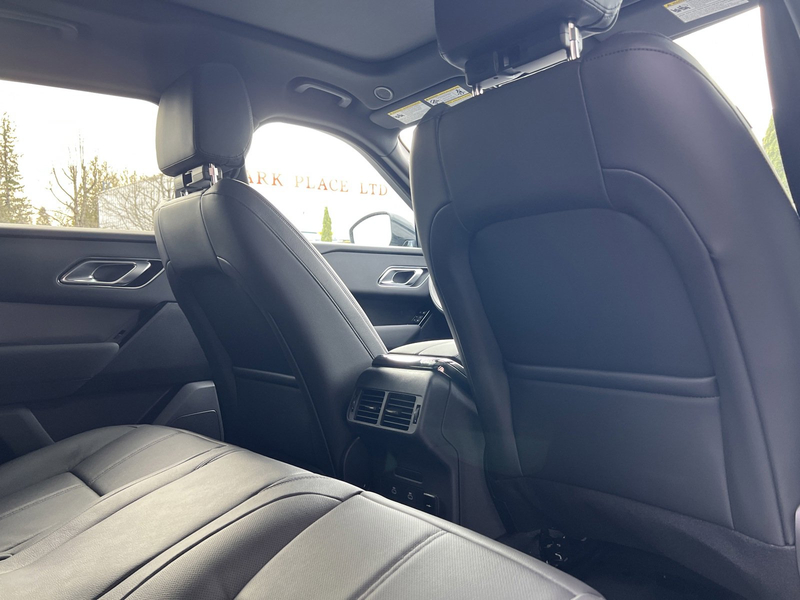 New 2025 Land Rover Range Rover Velar Dynamic SE image 9