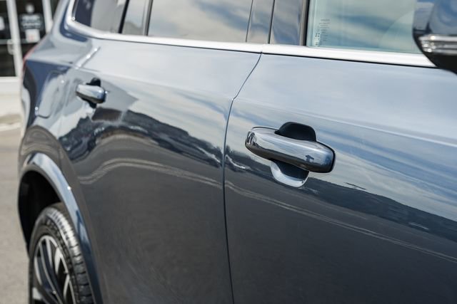 New 2026 Volvo XC90 T8 Plus w/ Protection Package Premier AWD/4WD image 16