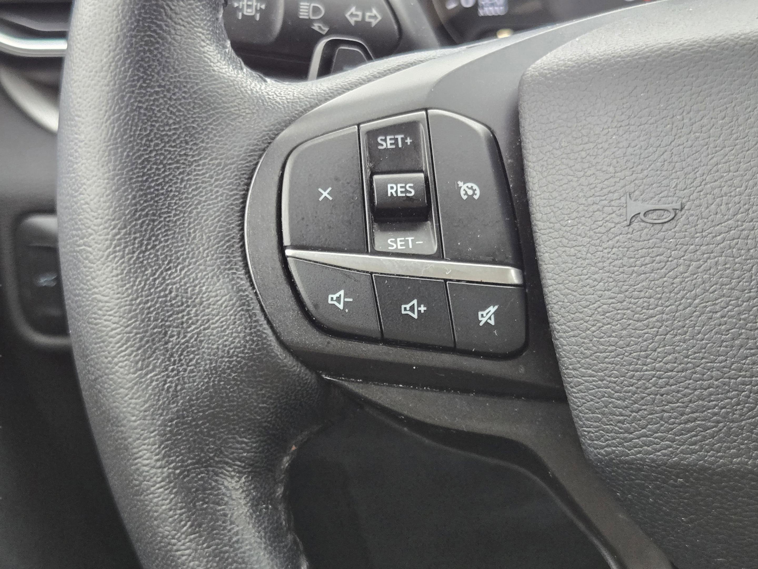 Used 2020 Ford Explorer XLT w/ Equipment Group 202A RWD image 23