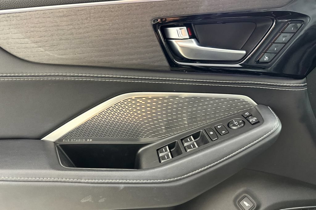 Used 2022 Acura MDX SH-AWD w/ Advance Package image 11