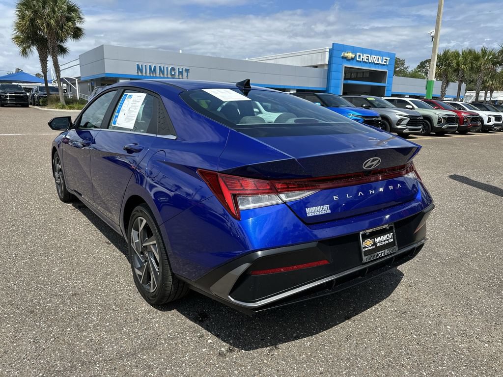 Used 2025 Hyundai Elantra SEL FWD image 14