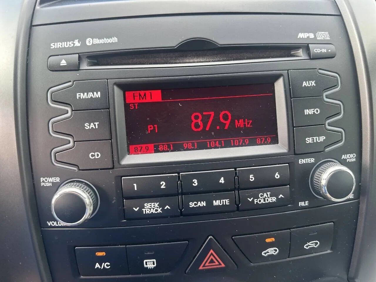 Used 2011 Kia Sorento LX 4dr SUV image 26