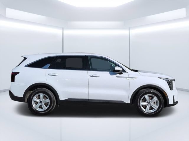 Used 2026 Kia Sorento LX FWD image 2