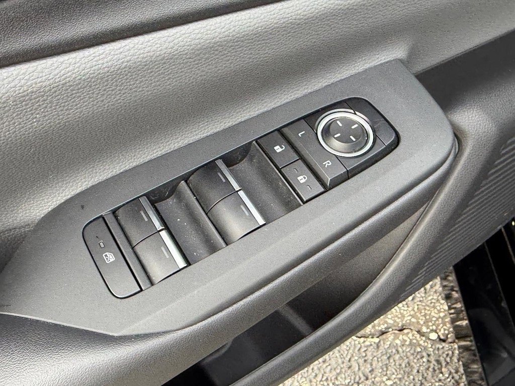 Certified 2025 Toyota Prius XLE image 17