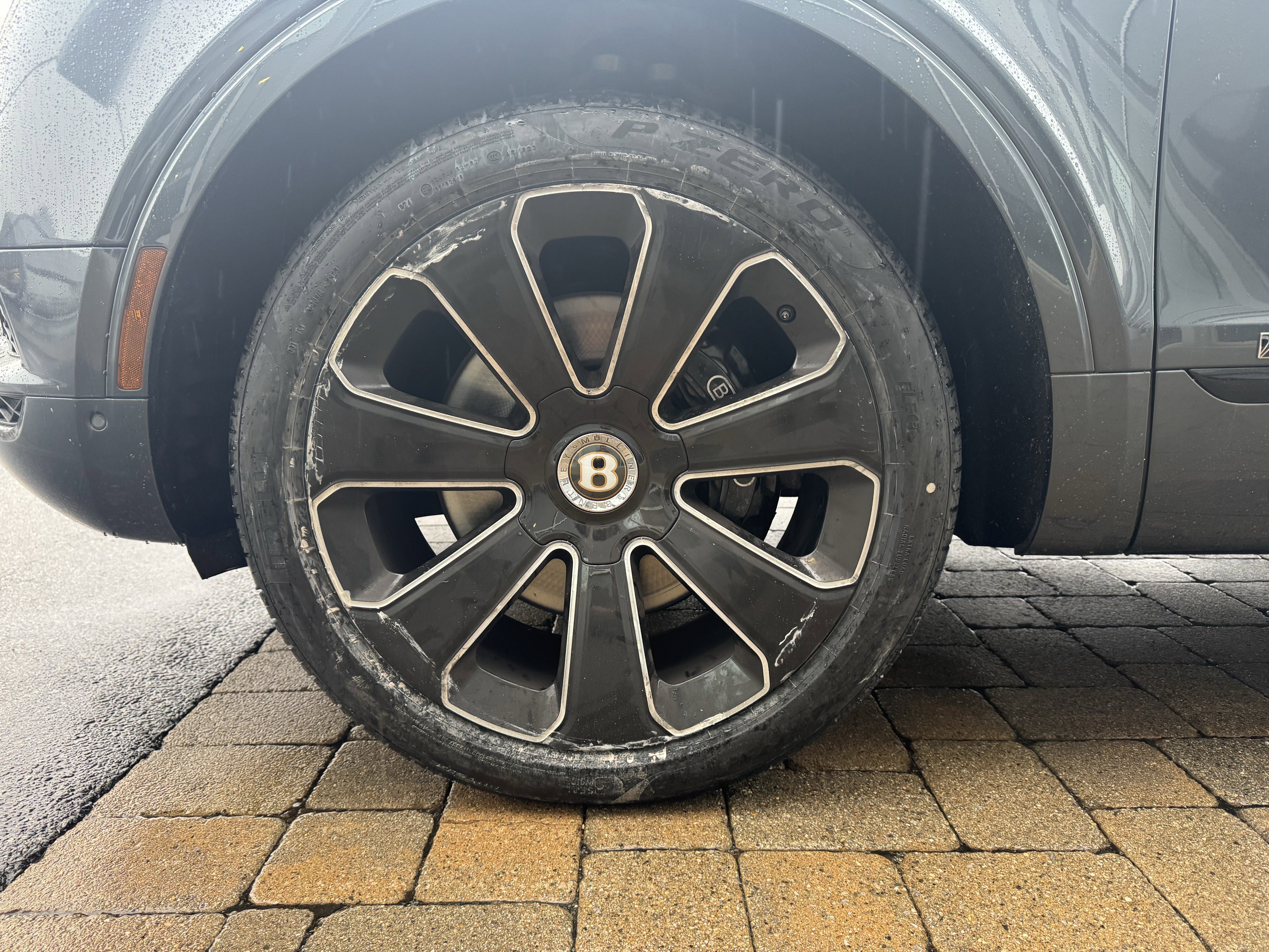 Used 2020 Bentley Bentayga image 6