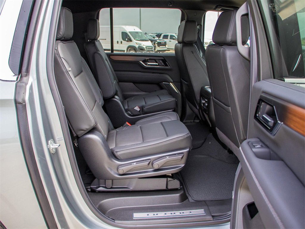 New 2025 GMC Yukon XL Denali image 19