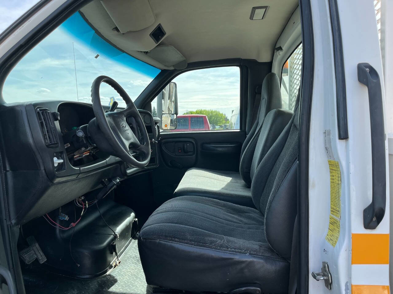 Used 2005 Chevrolet Kodiak C4500 2WD Regular Cab image 9