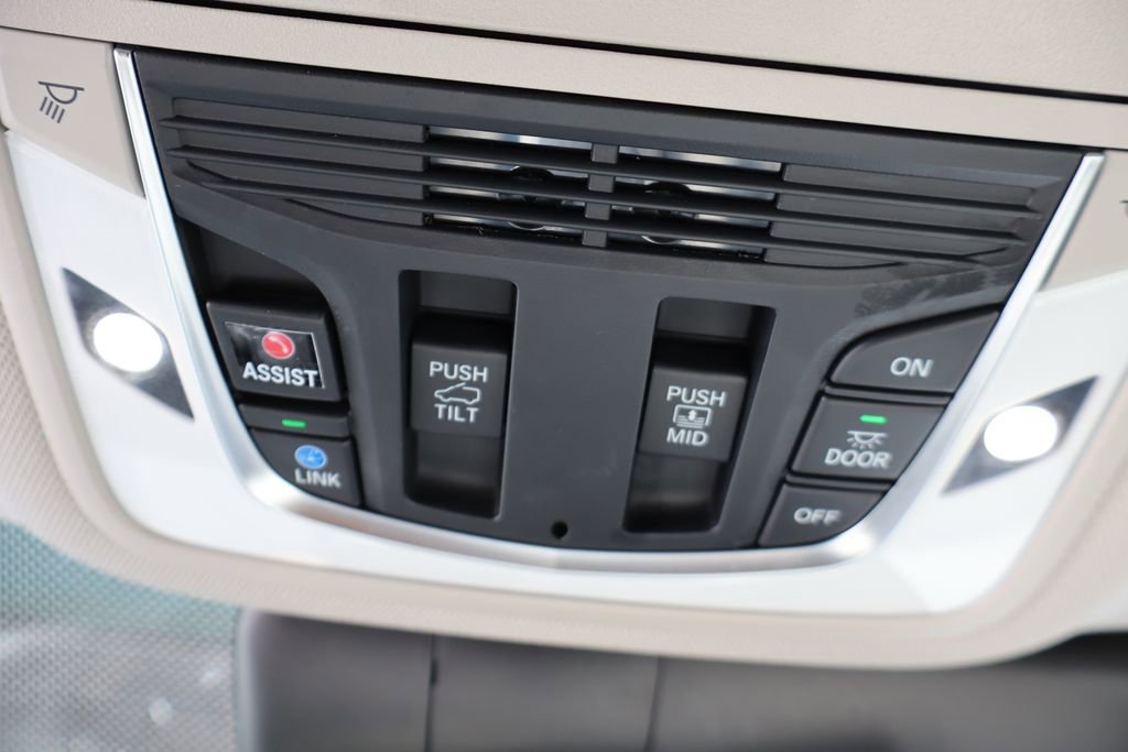 Used 2025 Acura RDX SH-AWD w/ Technology Package image 27
