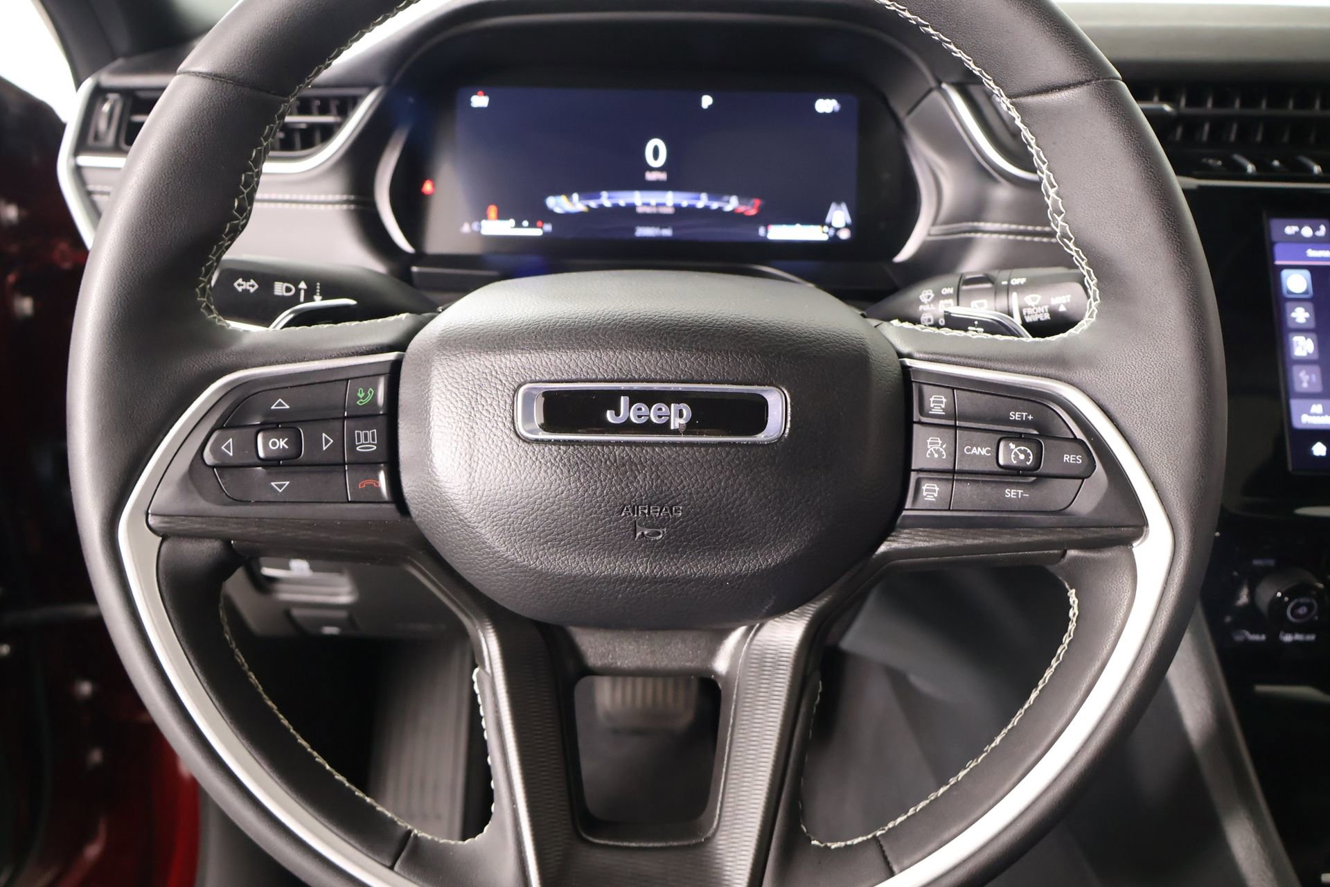 Used 2024 Jeep Grand Cherokee L Altitude AWD/4WD image 3