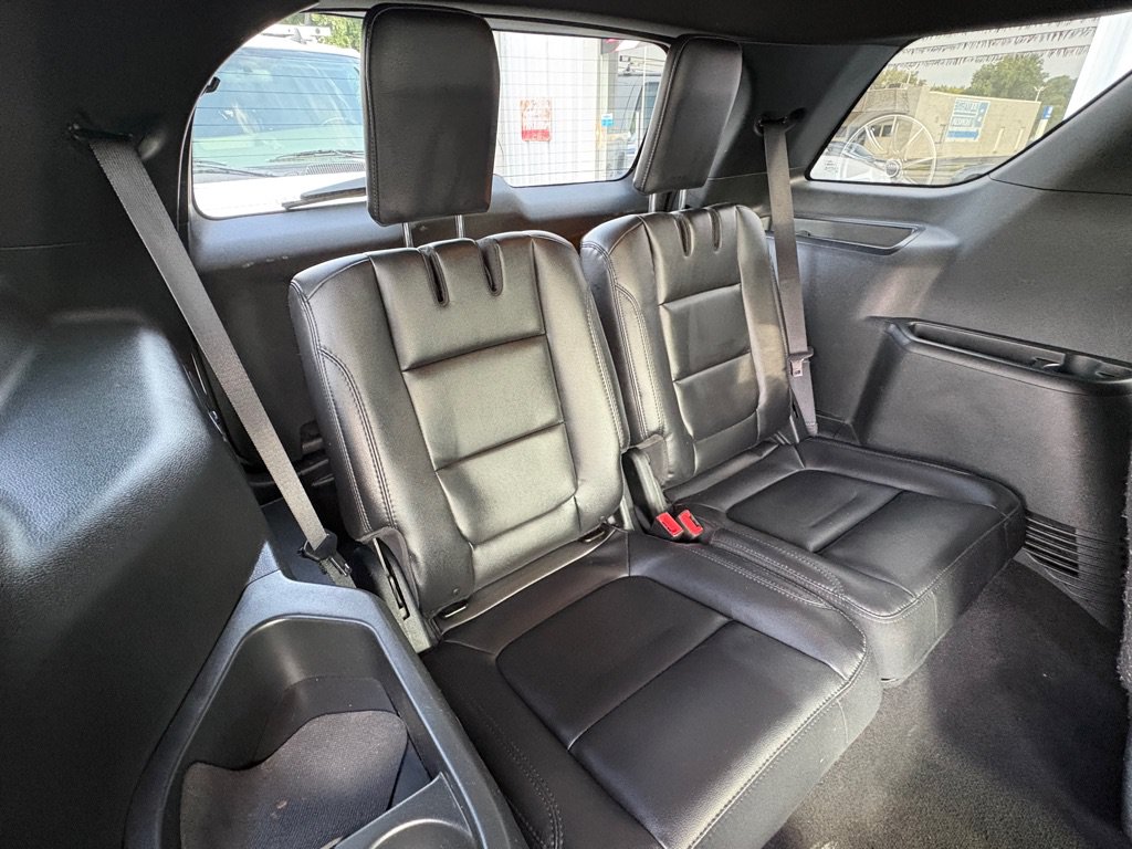 Used 2019 Ford Explorer XLT w/ Equipment Group 202A AWD/4WD image 19
