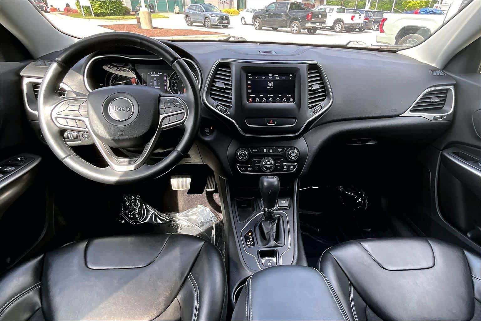Used 2019 Jeep Cherokee Latitude Plus w/ Comfort/Convenience Group FWD image 15