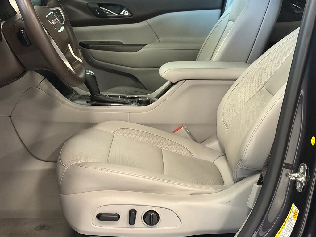 Used 2017 GMC Acadia SLT w/ LPO, Floor Liner Package FWD image 12