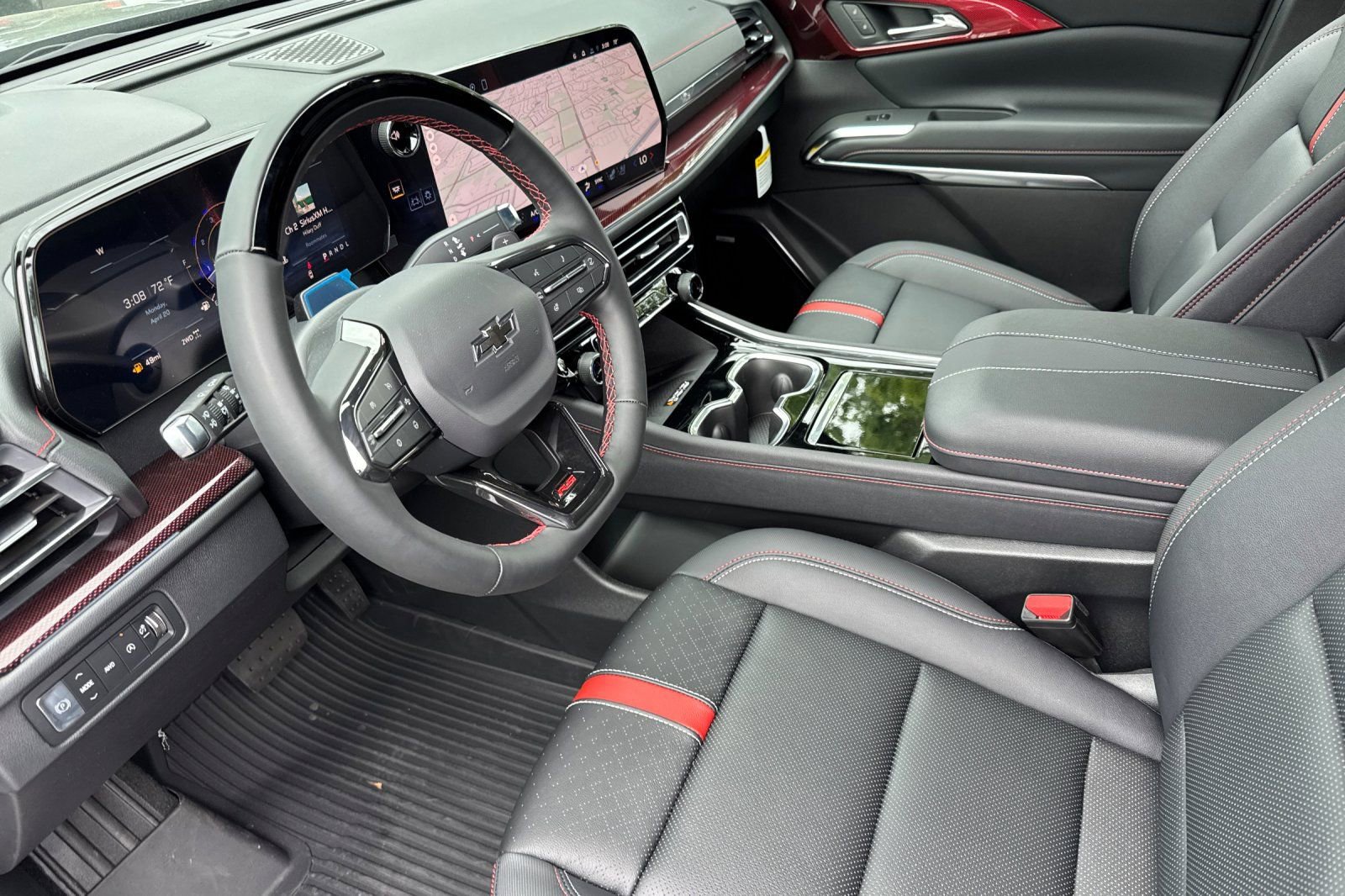 New 2026 Chevrolet Traverse RS w/ LPO, Floor Liner Package AWD/4WD image 9