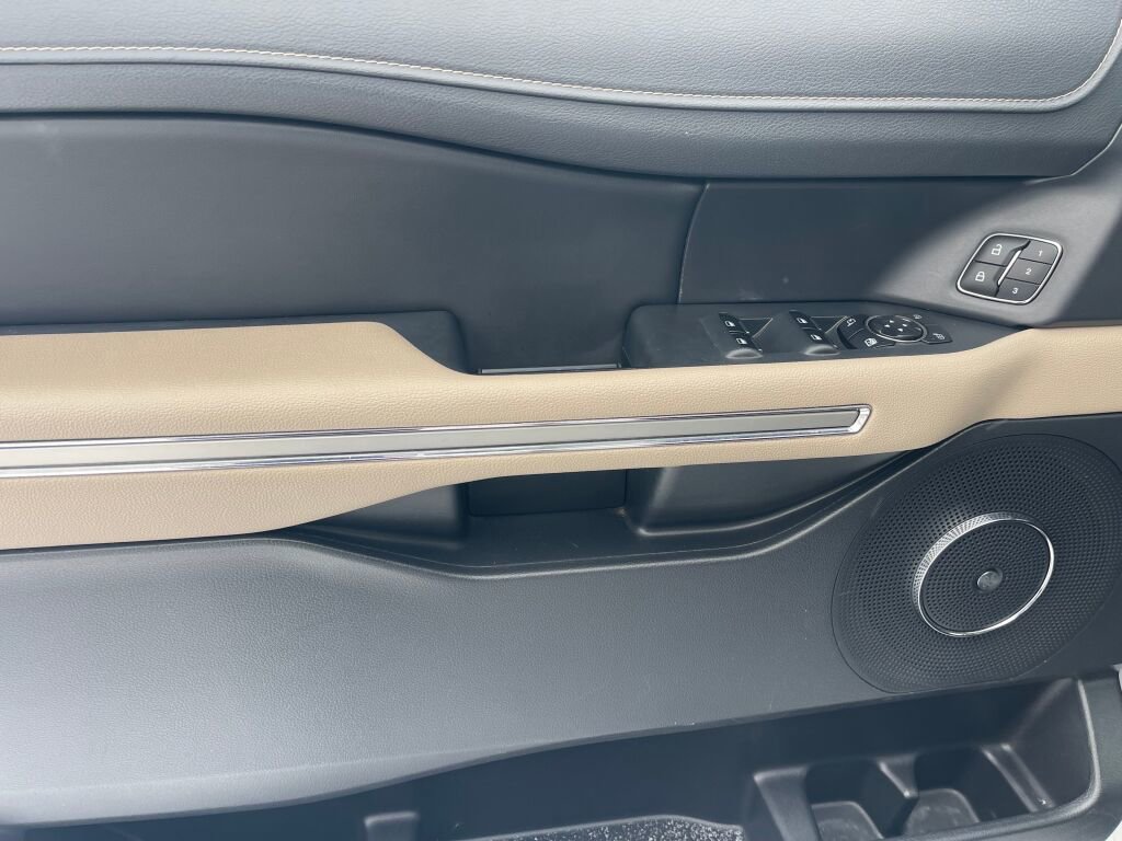 Used 2024 Ford Expedition Max Limited image 8