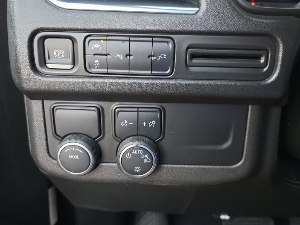 Used 2022 Chevrolet Suburban Premier RWD image 25