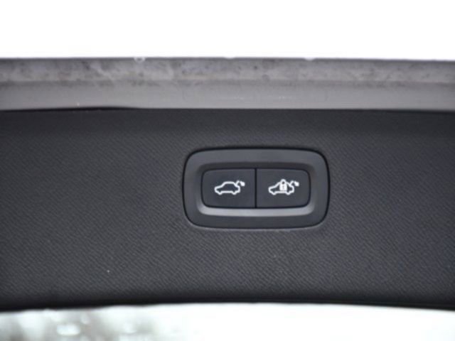 Used 2025 Volvo XC90 B6 Plus image 22