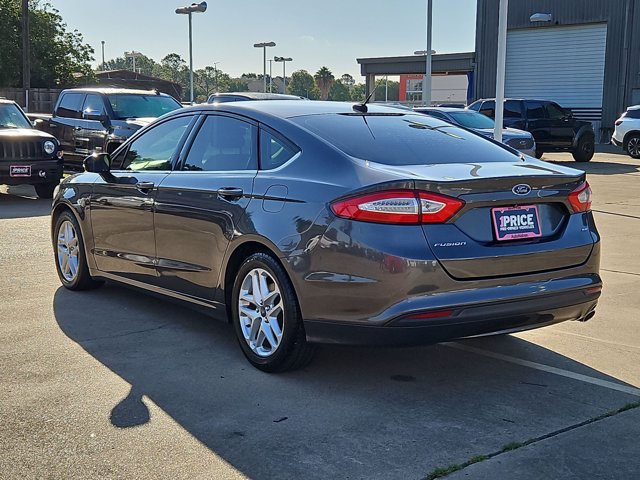 Used 2015 Ford Fusion SE FWD image 8