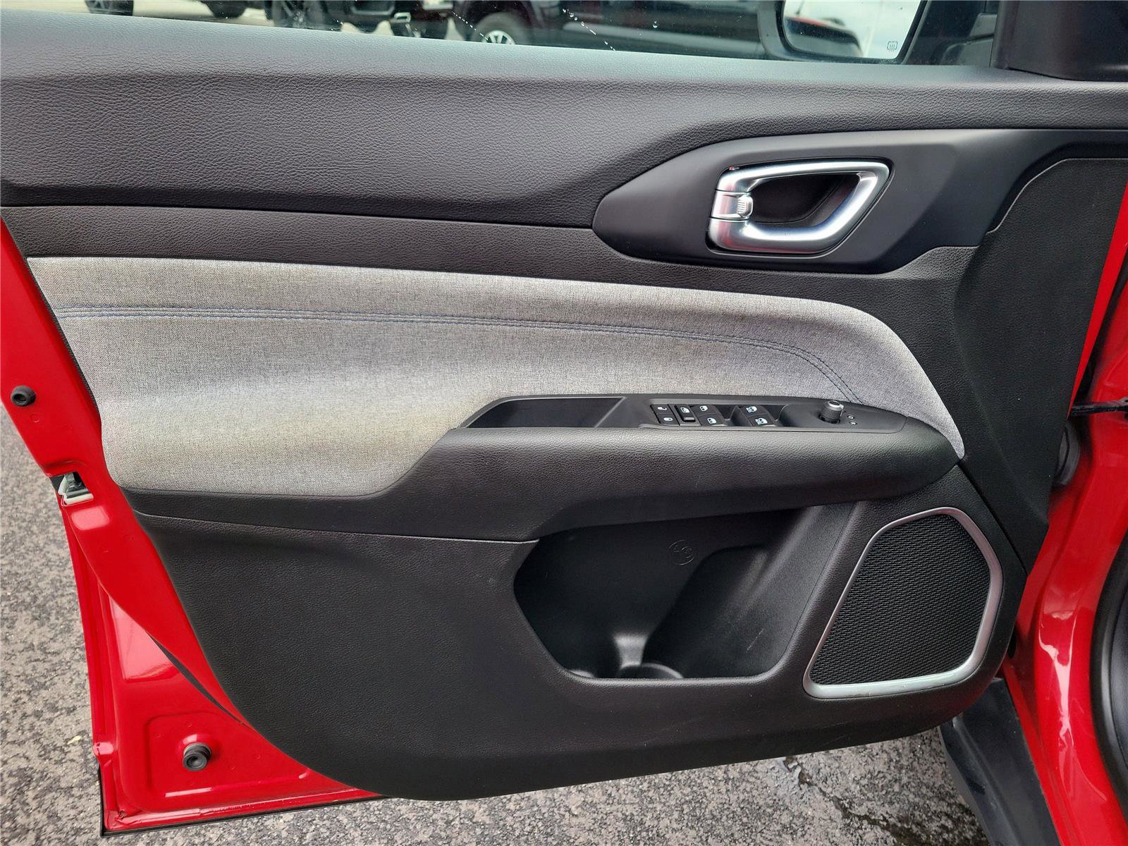 Used 2024 Jeep Compass Latitude AWD/4WD image 18