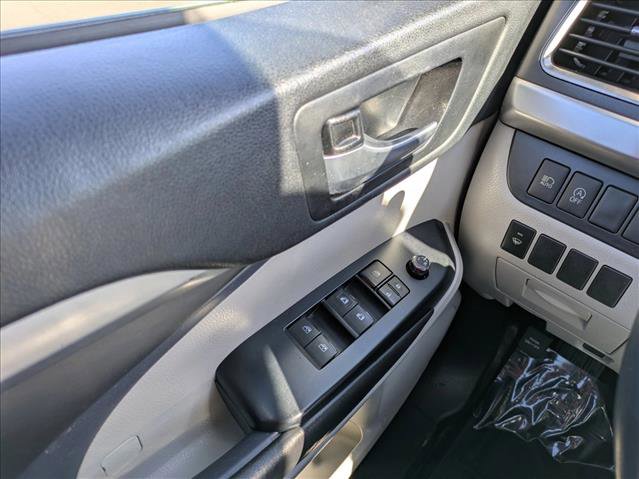 Used 2018 Toyota Highlander XLE image 18