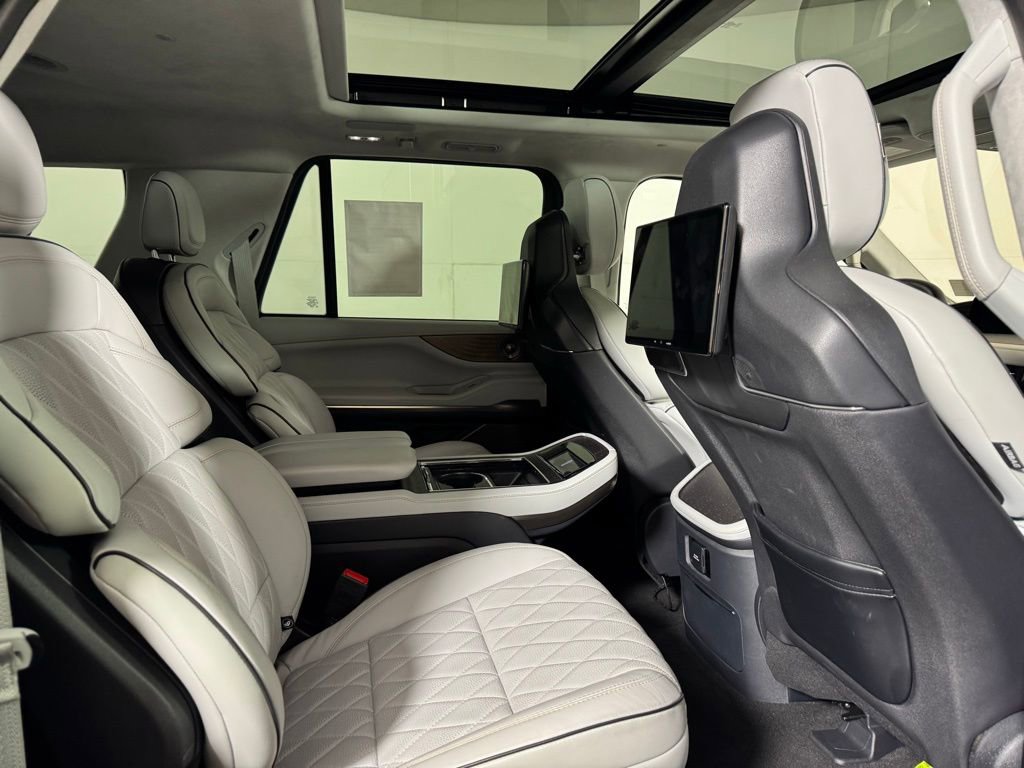 Certified 2025 Lincoln Navigator L Black Label AWD/4WD image 17