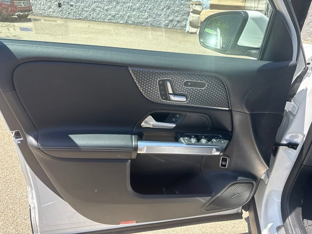 Used 2026 Mercedes-Benz GLB 250 4MATIC image 10