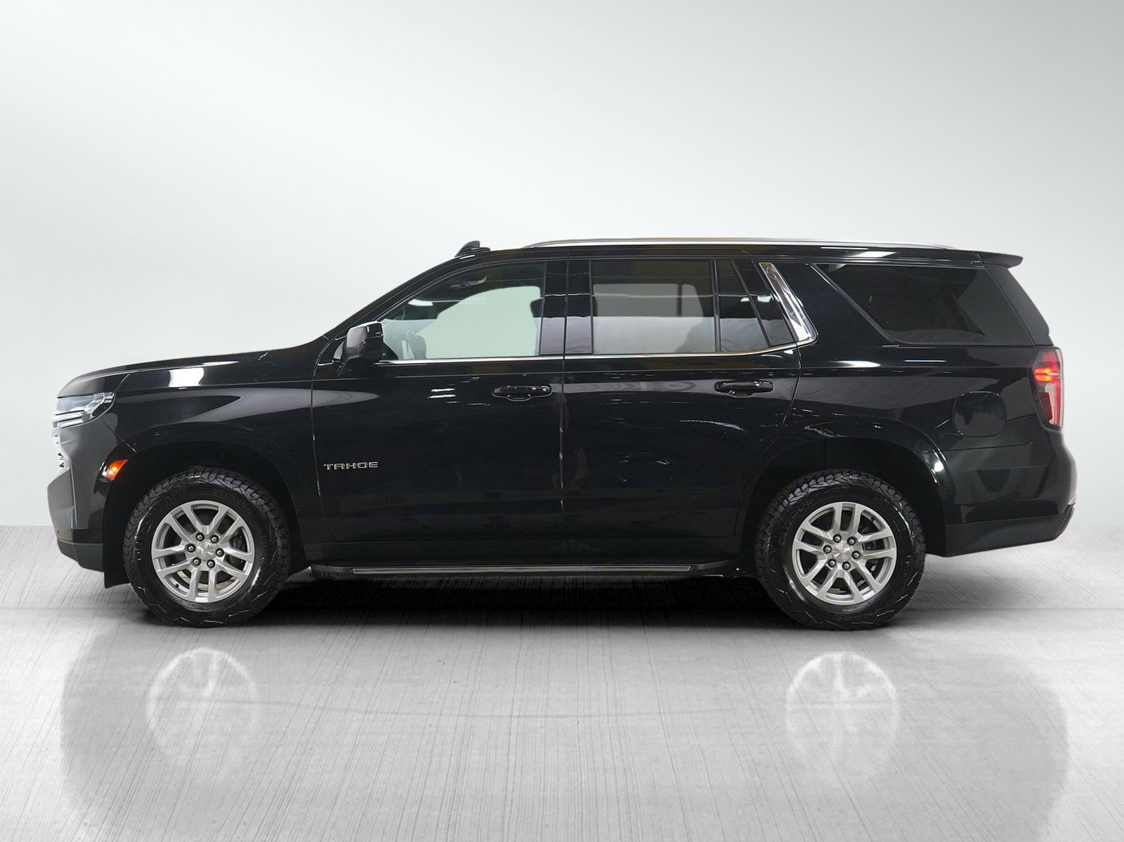 Used 2023 Chevrolet Tahoe LT AWD/4WD image 2