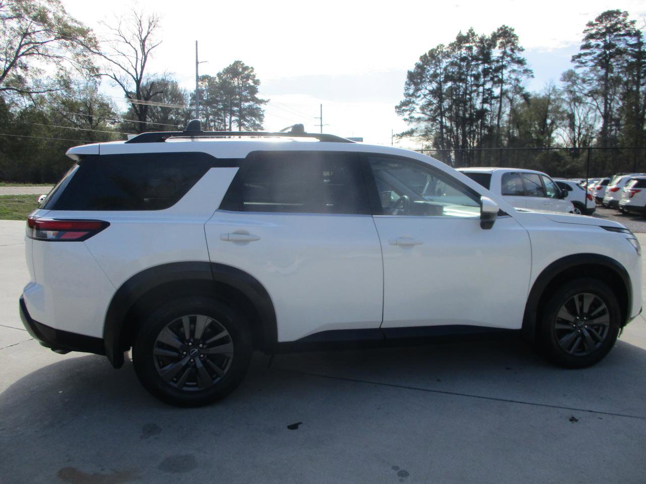 Used 2022 Nissan Pathfinder SV image 9
