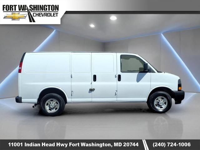 Used 2023 Chevrolet Express 3500 w/ Driver Convenience Package RWD image 2