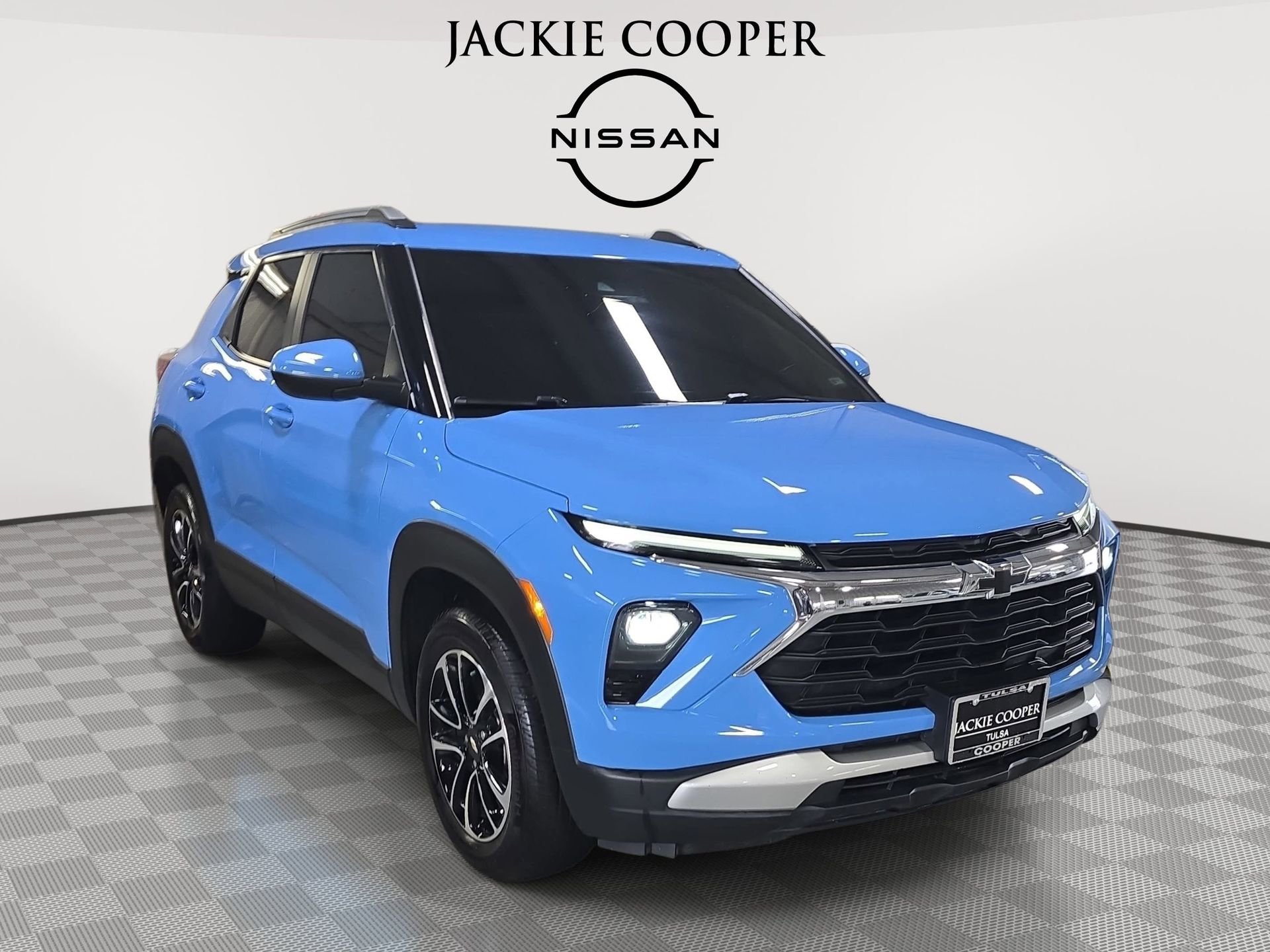 Used 2024 Chevrolet TrailBlazer LT w/ LT Cold Weather Package FWD image 3