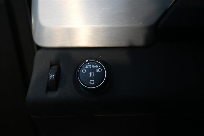 Used 2018 GMC Yukon SLE RWD image 32
