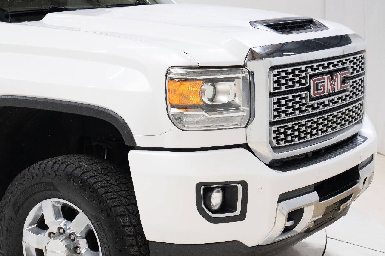 Used 2018 GMC Sierra 3500 Denali w/ Duramax Plus Package AWD/4WD image 10