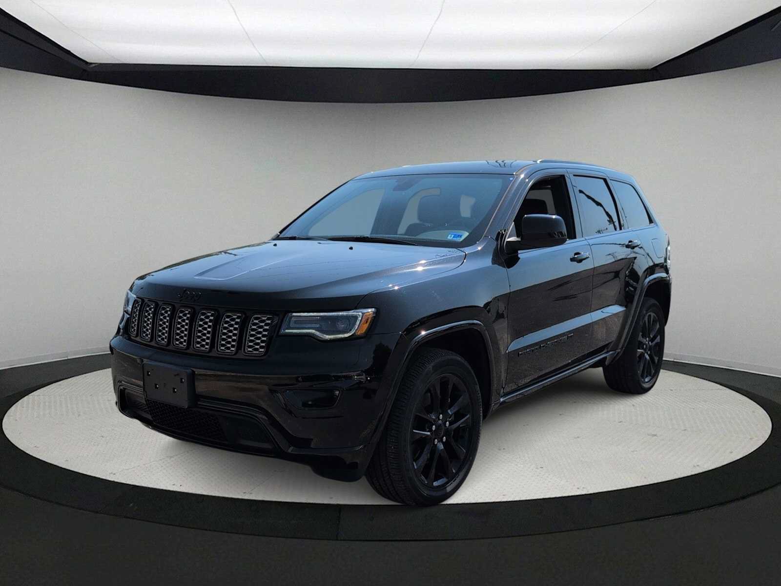 Used 2022 Jeep Grand Cherokee Laredo X AWD/4WD image 4