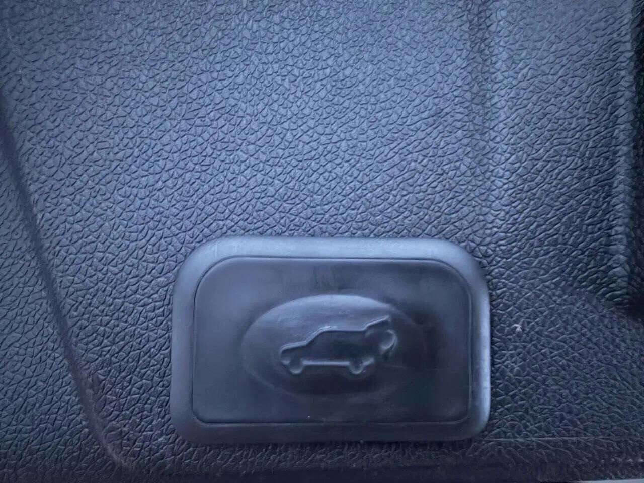 Used 2017 Chevrolet Traverse Premier image 31