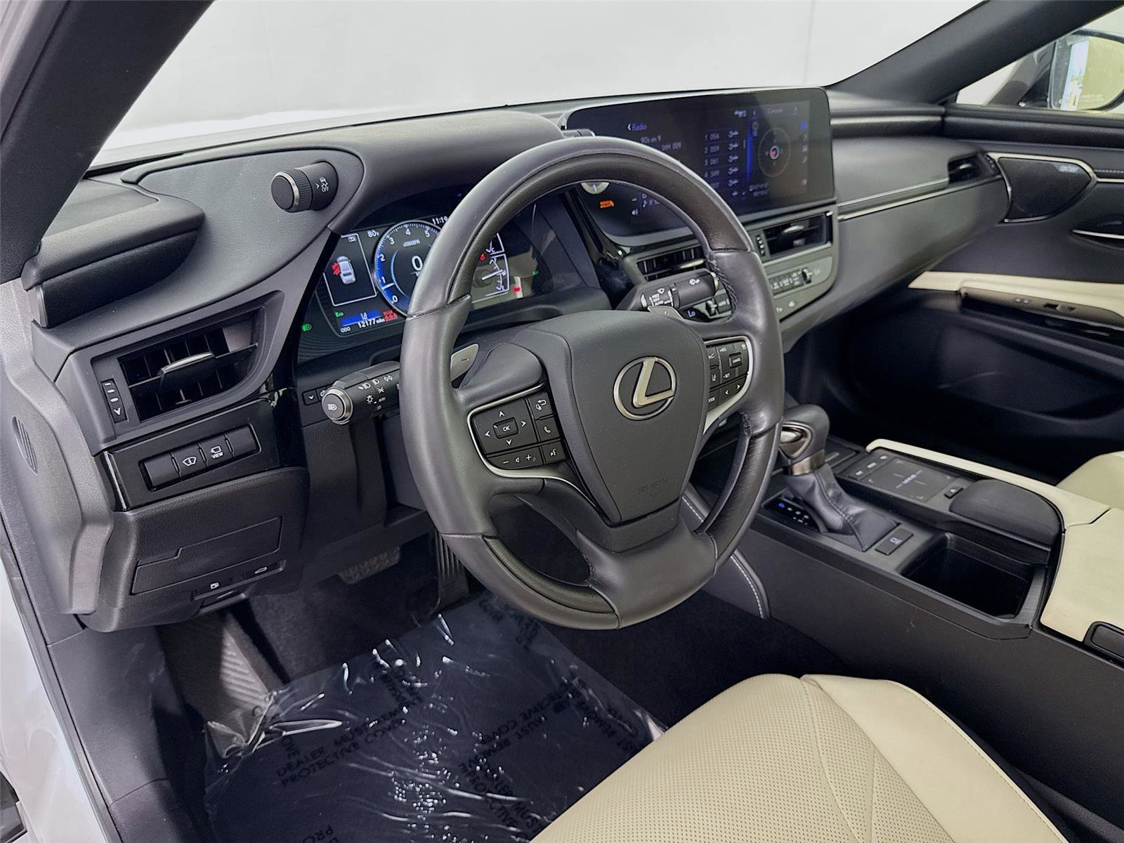 Used 2022 Lexus ES 350 Ultra Luxury w/ Accessory Package 2 FWD image 10