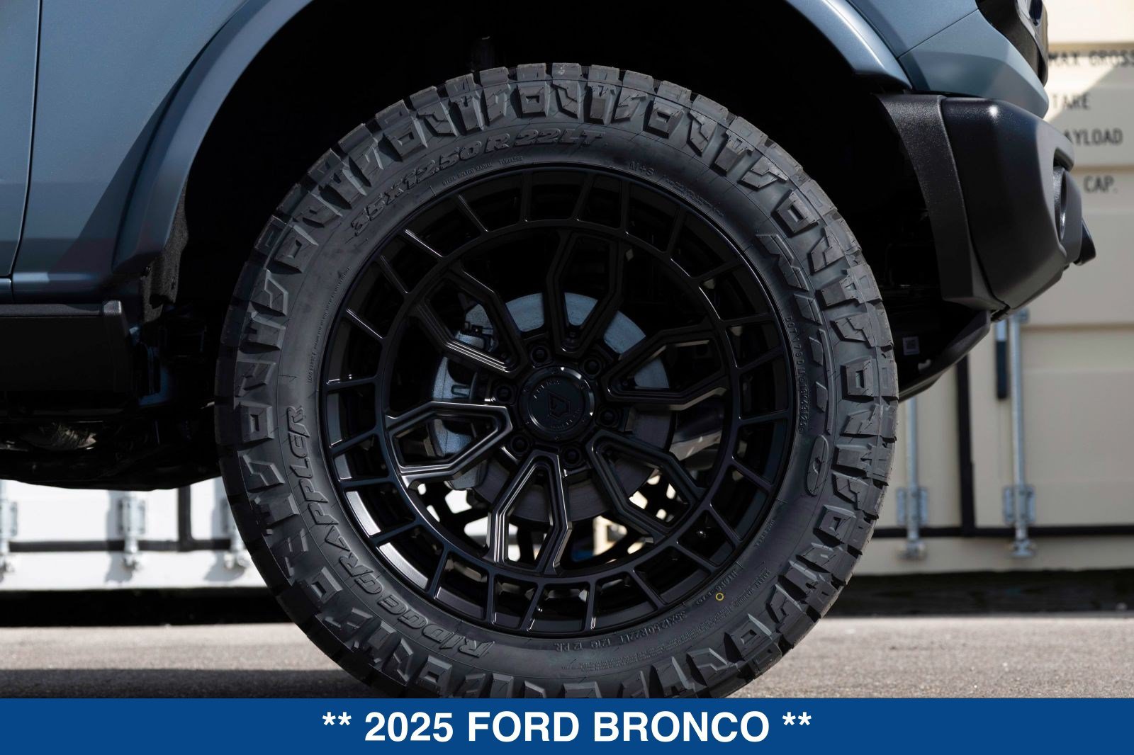 Used 2025 Ford Bronco Badlands AWD/4WD image 14