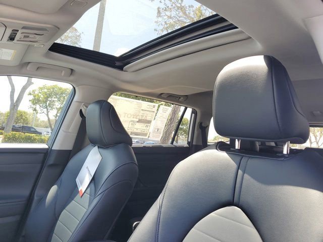 New 2026 Toyota Highlander XLE image 17