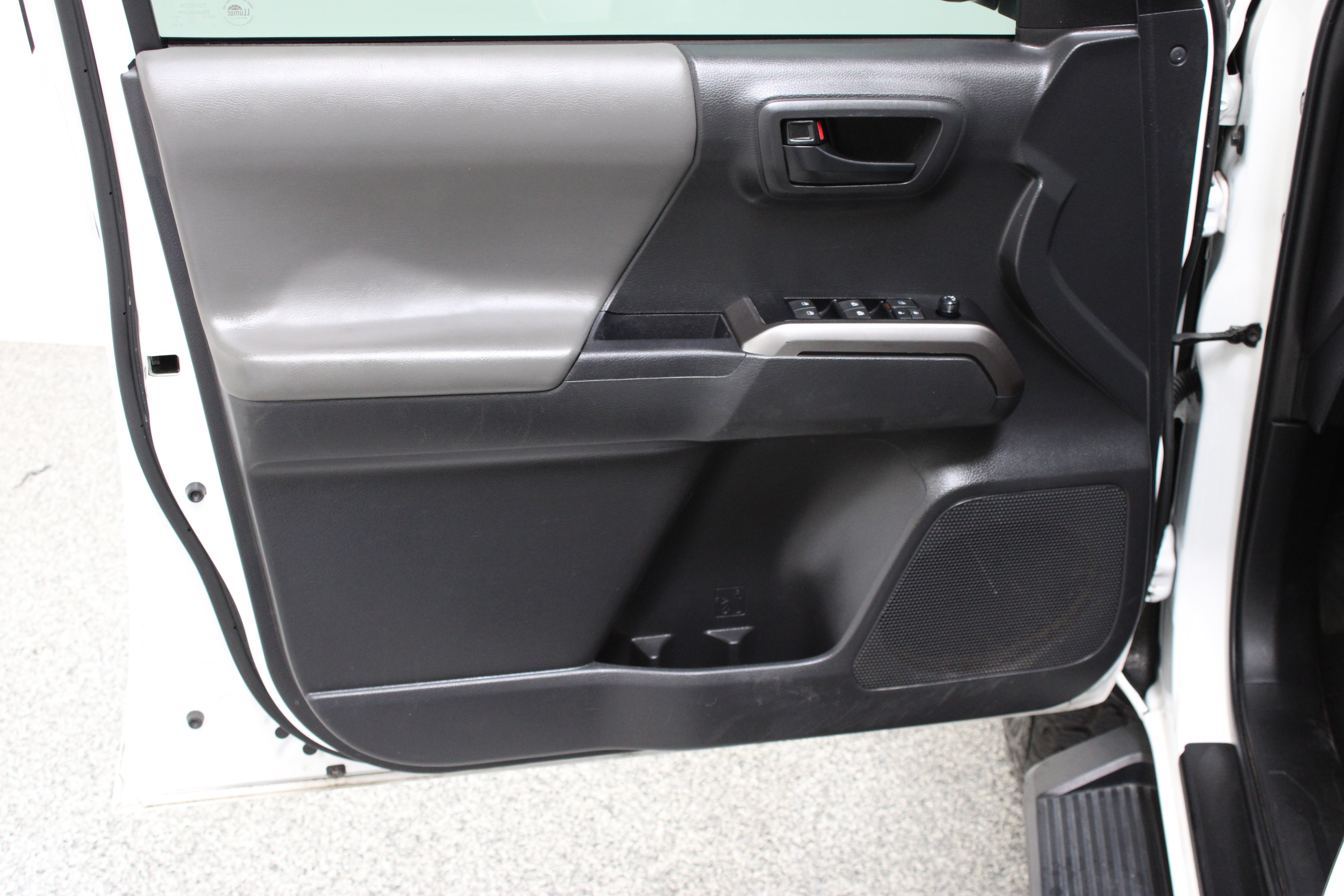 Used 2023 Toyota Tacoma SR5 RWD image 12