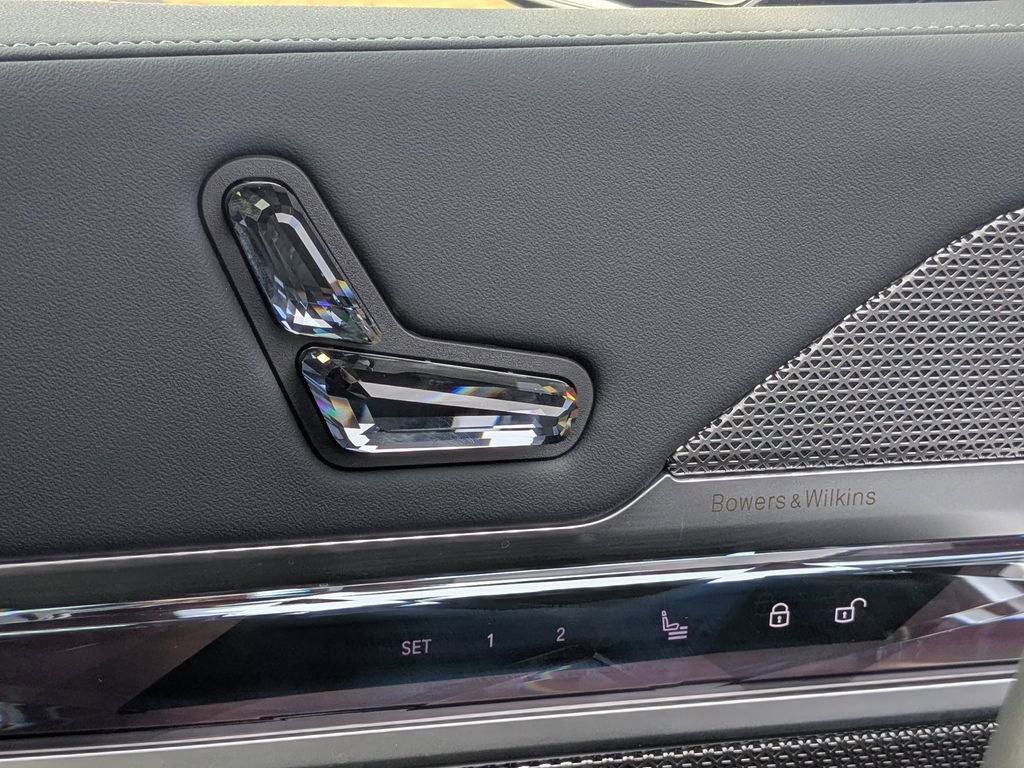 Used 2025 BMW 760i xDrive w/ Executive Package image 21