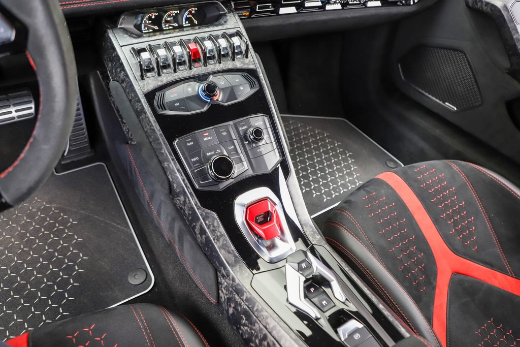 Used 2018 Lamborghini Huracan Performante AWD/4WD image 31