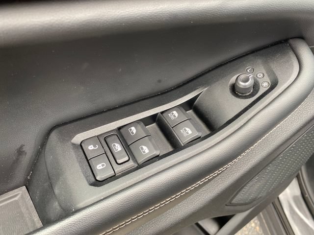 Used 2023 Jeep Grand Cherokee Laredo AWD/4WD image 18